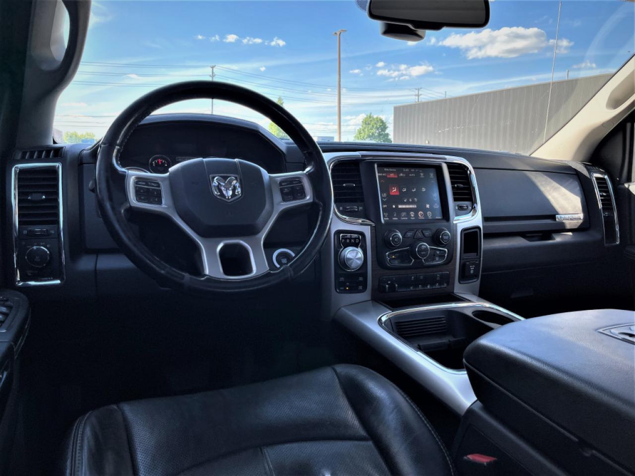 2017 RAM 1500 CREWCAB 140.5|LARAMIE|CARPLAY|HEATED POWER SEATS|LEATHER|V6 Photo2