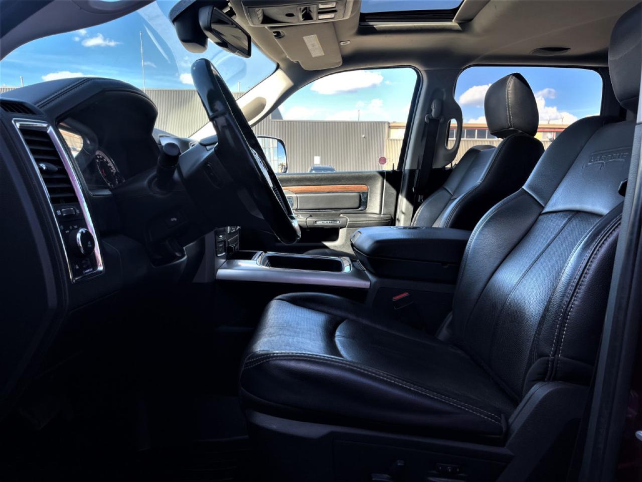 2017 RAM 1500 CREWCAB 140.5|LARAMIE|CARPLAY|HEATED POWER SEATS|LEATHER|V6 Photo4