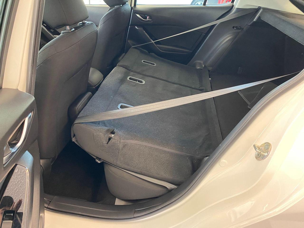 2018 Mazda MAZDA3 Sport Hatch+GPS+Camera+Brake Support+CLEAN CARFAX - Photo #24