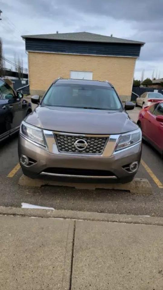 2014 Nissan Pathfinder SV - Photo #1