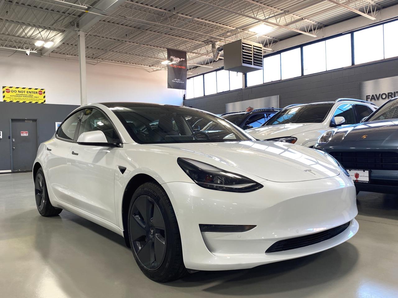 2022 Tesla Model 3 STANDARD RANGE|NAV|AUTOPILOT|ALLHEATEDSEATS|HIFI|+ - Photo #2