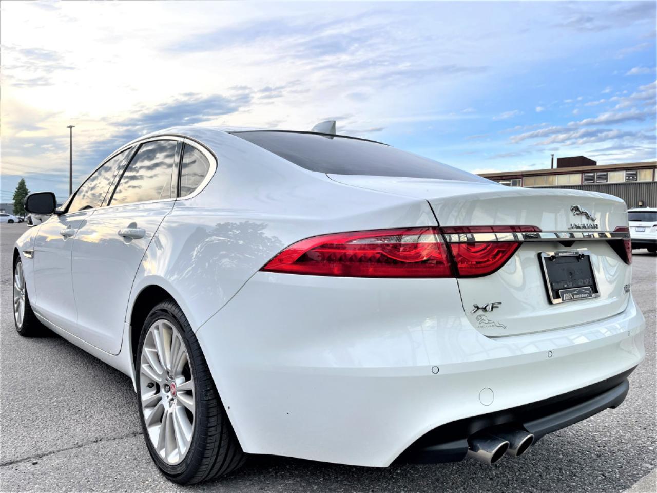 2017 Jaguar XF 20D|AWD|SUNROOF|HEATED SEATS|ALLOYS|MERIDIAN AUDIO|LEATHER| Photo3