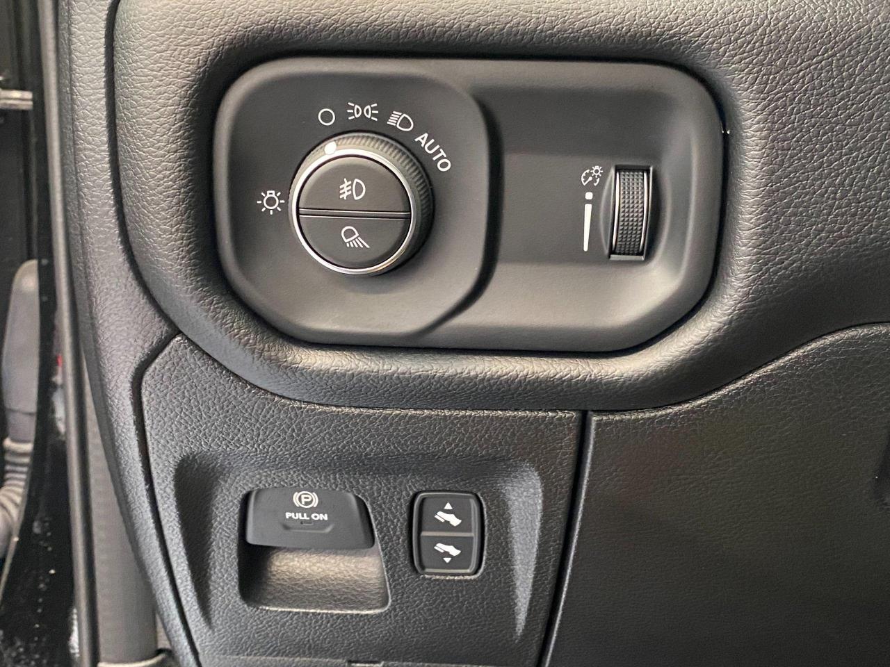 2020 RAM 1500 Big Horn 3.6L V6 4x4+Only *11,000 KM* CLEAN CARFAX - Photo #52