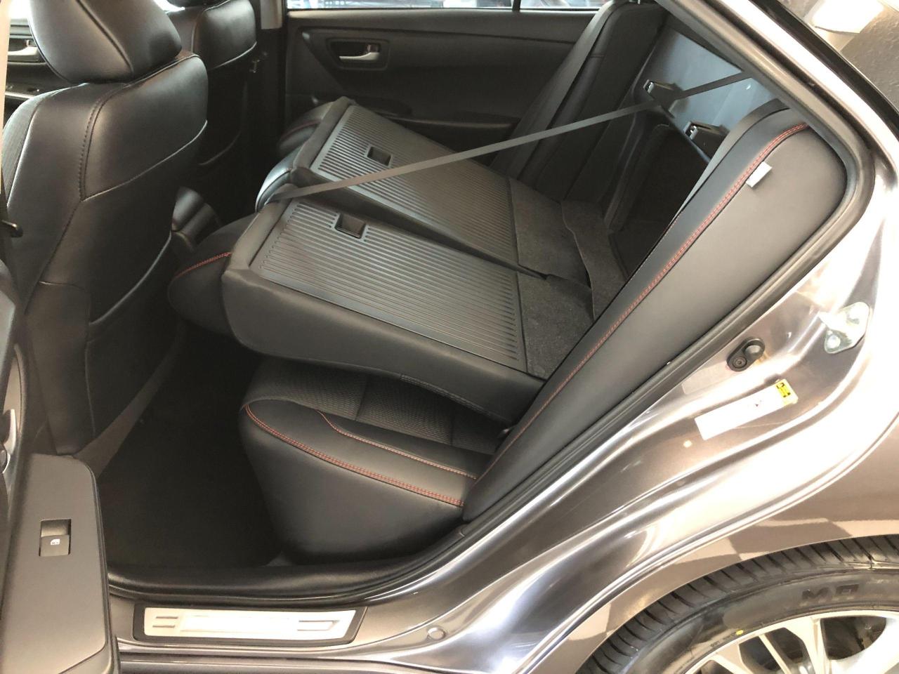 2017 Toyota Camry SE+Camera+Bluetooth+Heated Seats+CLEAN CARFAX - Photo #26