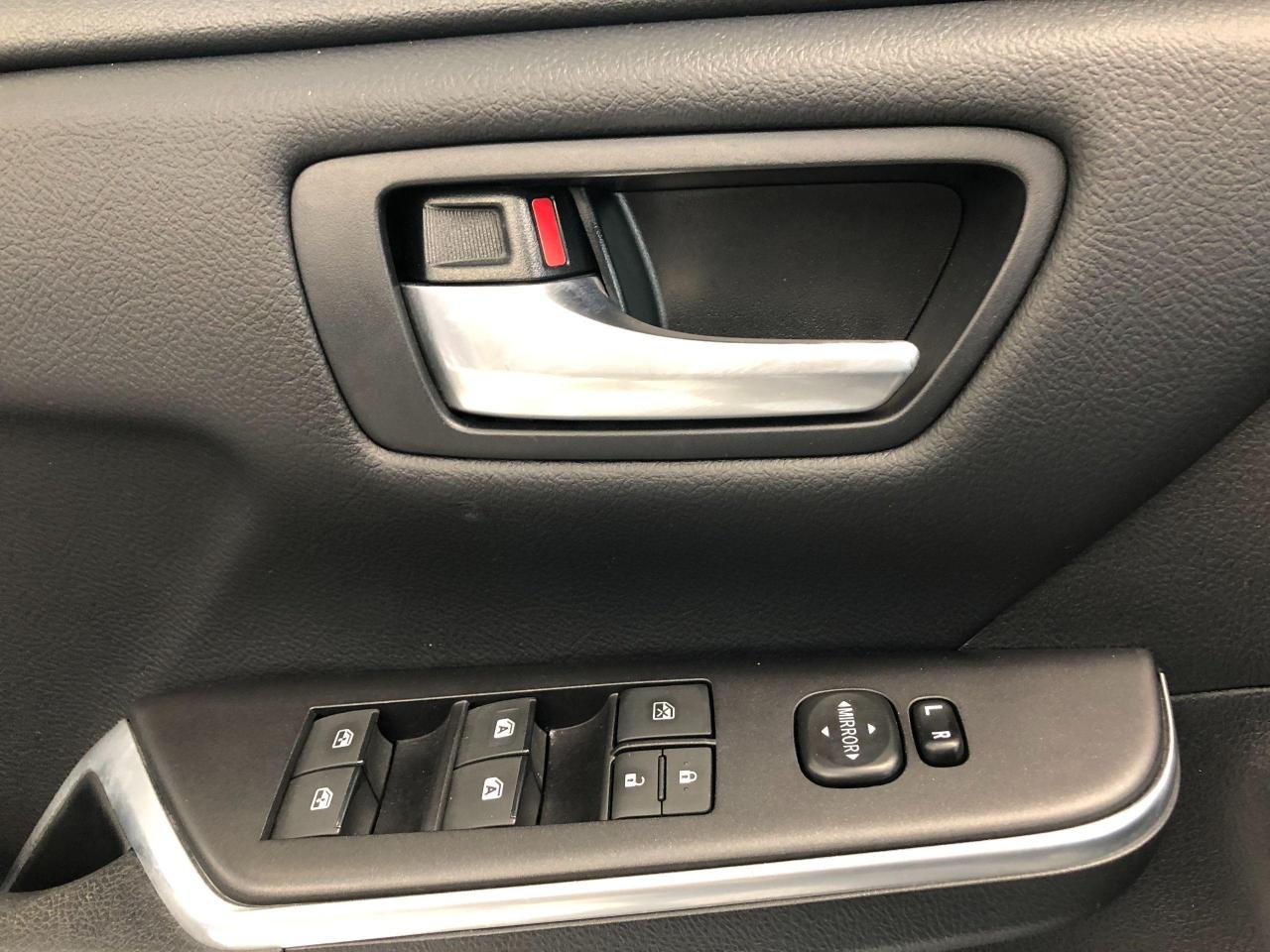 2017 Toyota Camry SE+Camera+Bluetooth+Heated Seats+CLEAN CARFAX - Photo #36