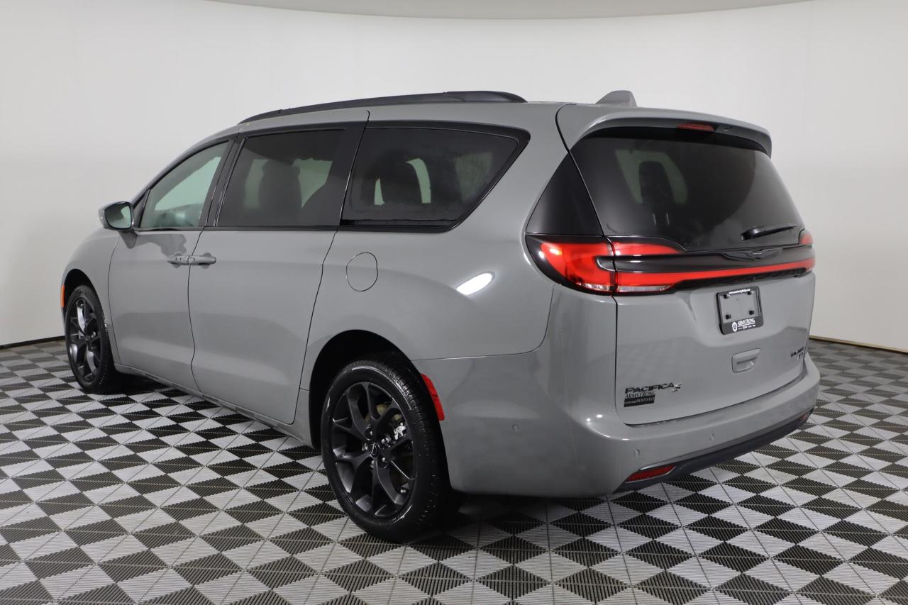 2022 Chrysler Pacifica Limited Photo4