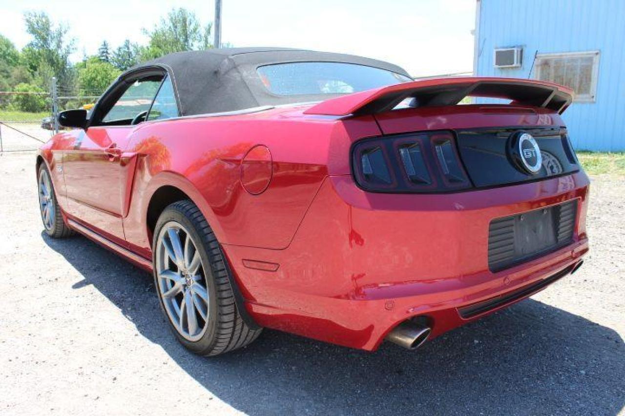 2013 Ford Mustang  Photo3