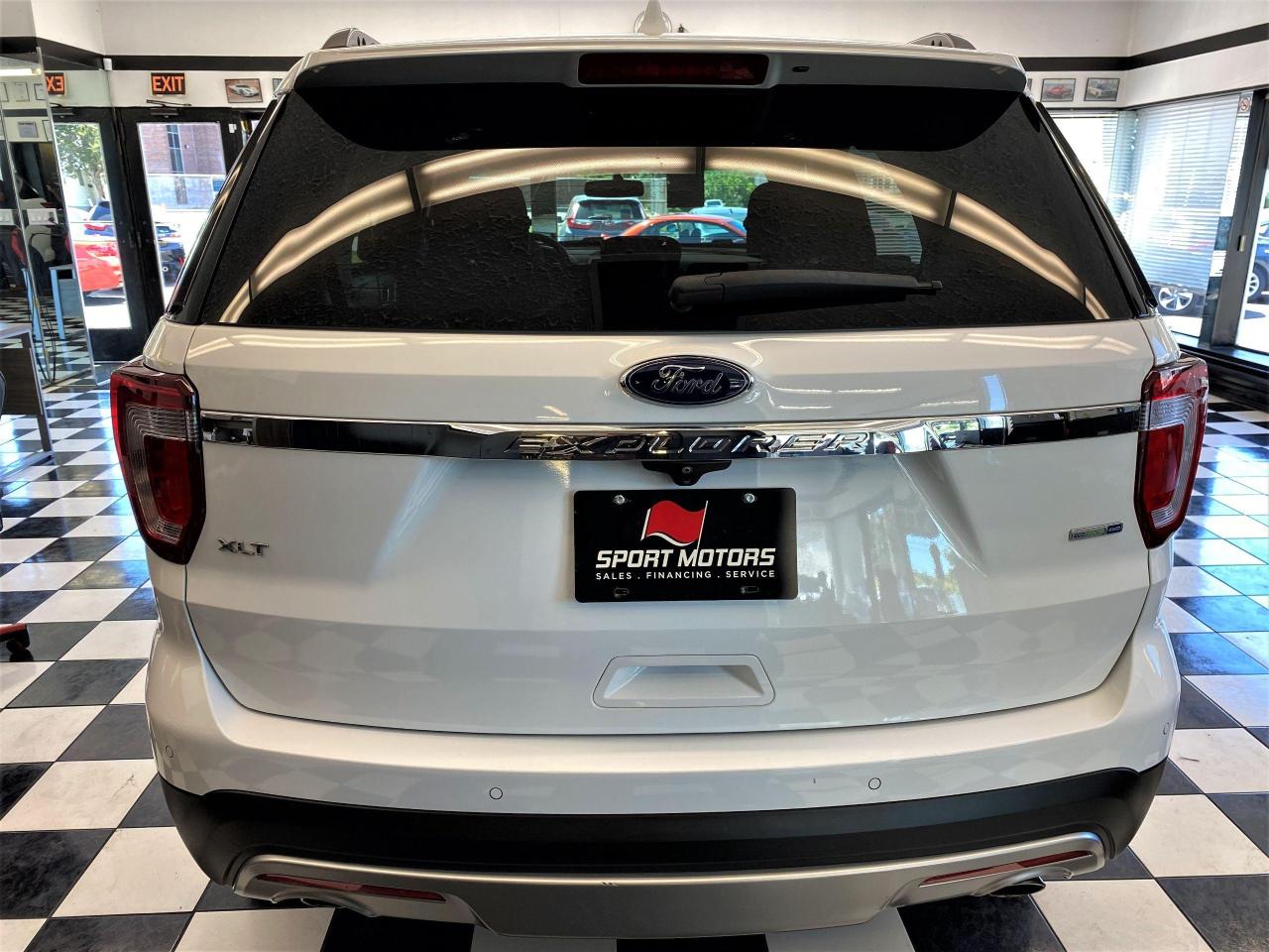 2016 Ford Explorer XLT 4WD+Roof+Touch Display+Camera+CLEAN CARFAX - Photo #3