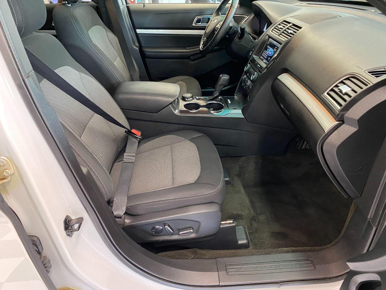 2016 Ford Explorer XLT 4WD+Roof+Touch Display+Camera+CLEAN CARFAX - Photo #23