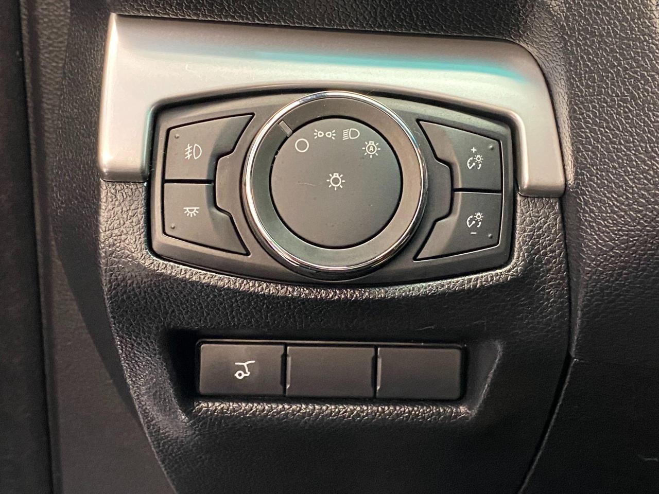2016 Ford Explorer XLT 4WD+Roof+Touch Display+Camera+CLEAN CARFAX - Photo #55
