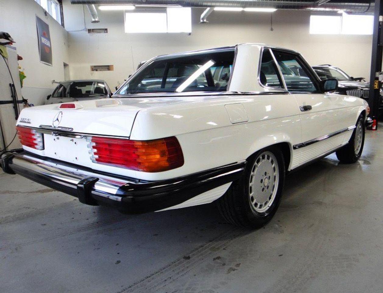 1988 Mercedes-Benz SL-Class SL 560. LOW KM, RUST FREE, MUST SEE Photo