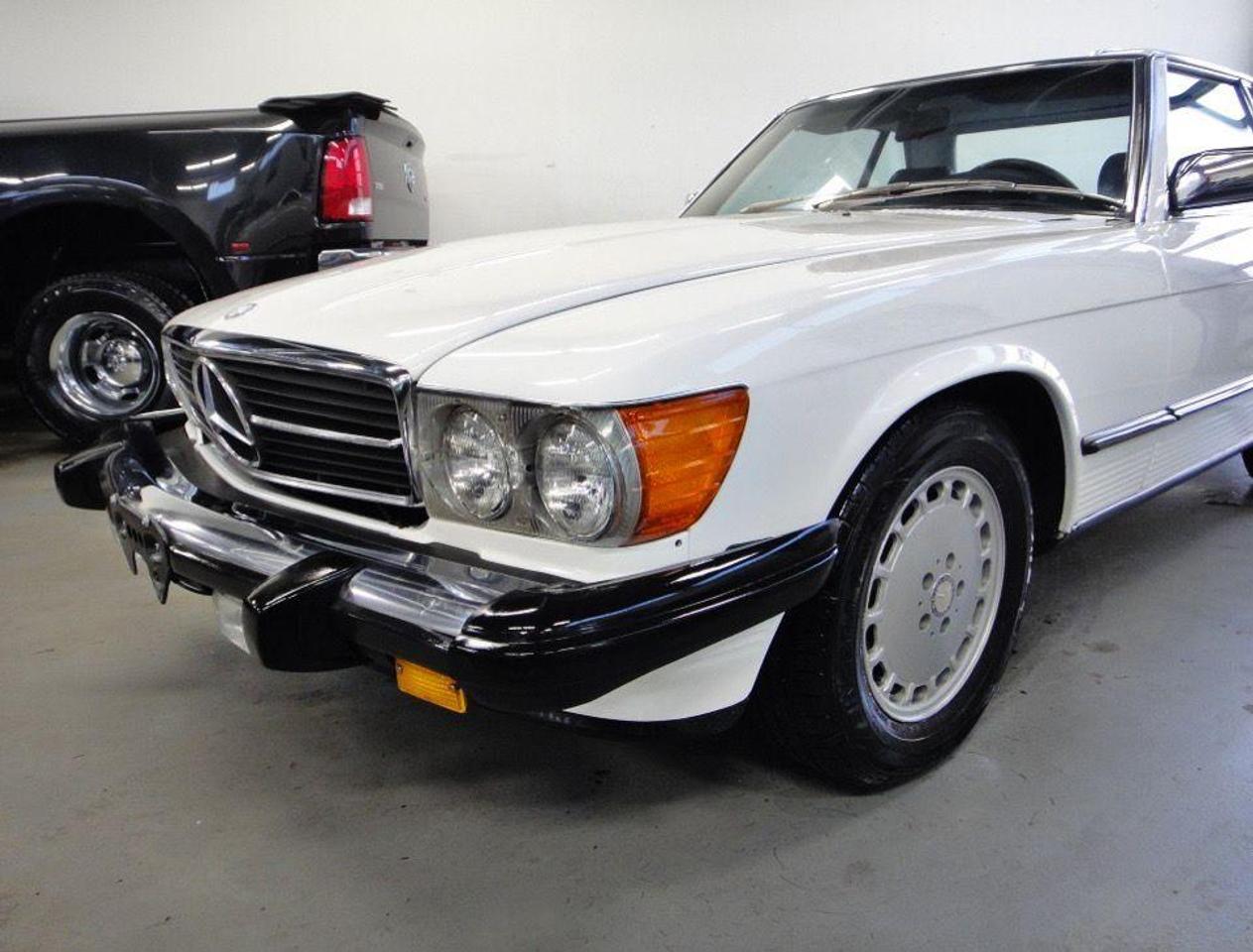 1988 Mercedes-Benz SL-Class SL 560. LOW KM, RUST FREE, MUST SEE Photo