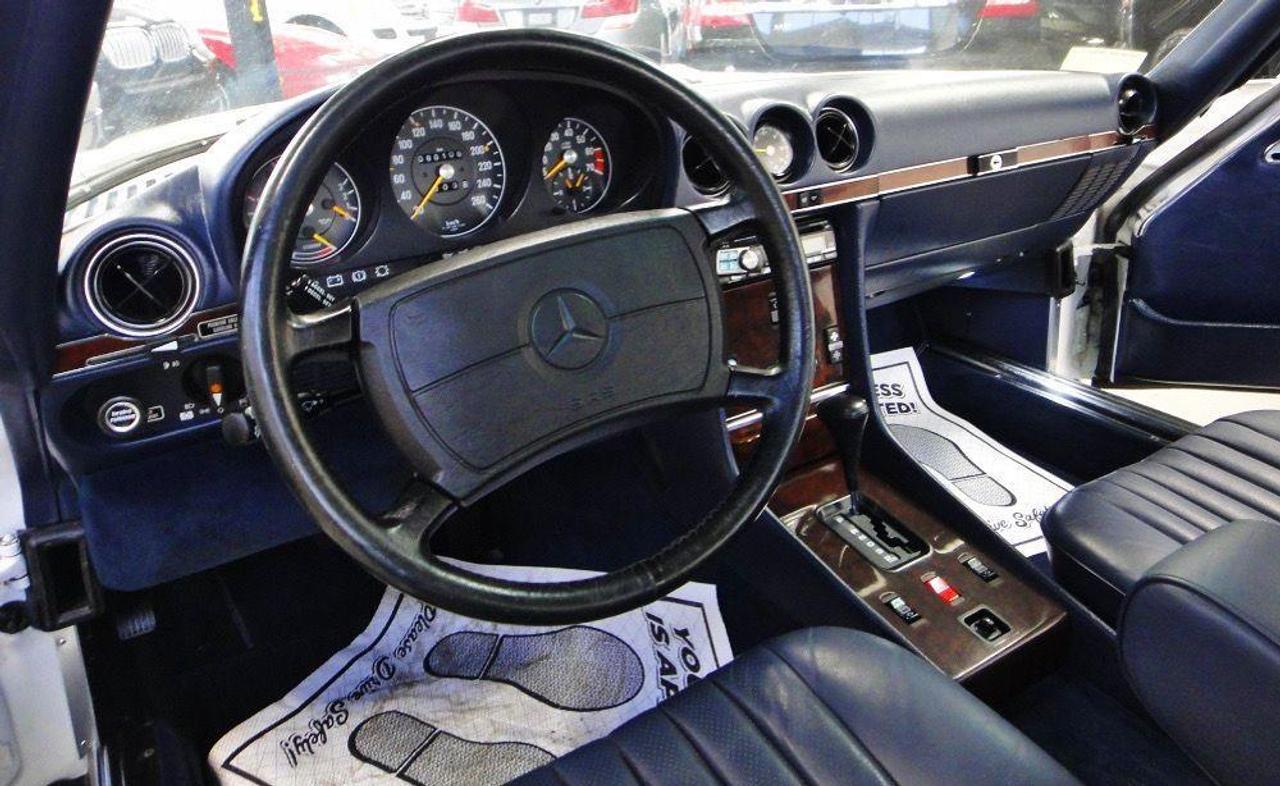 1988 Mercedes-Benz SL-Class SL 560. LOW KM, RUST FREE, MUST SEE Photo
