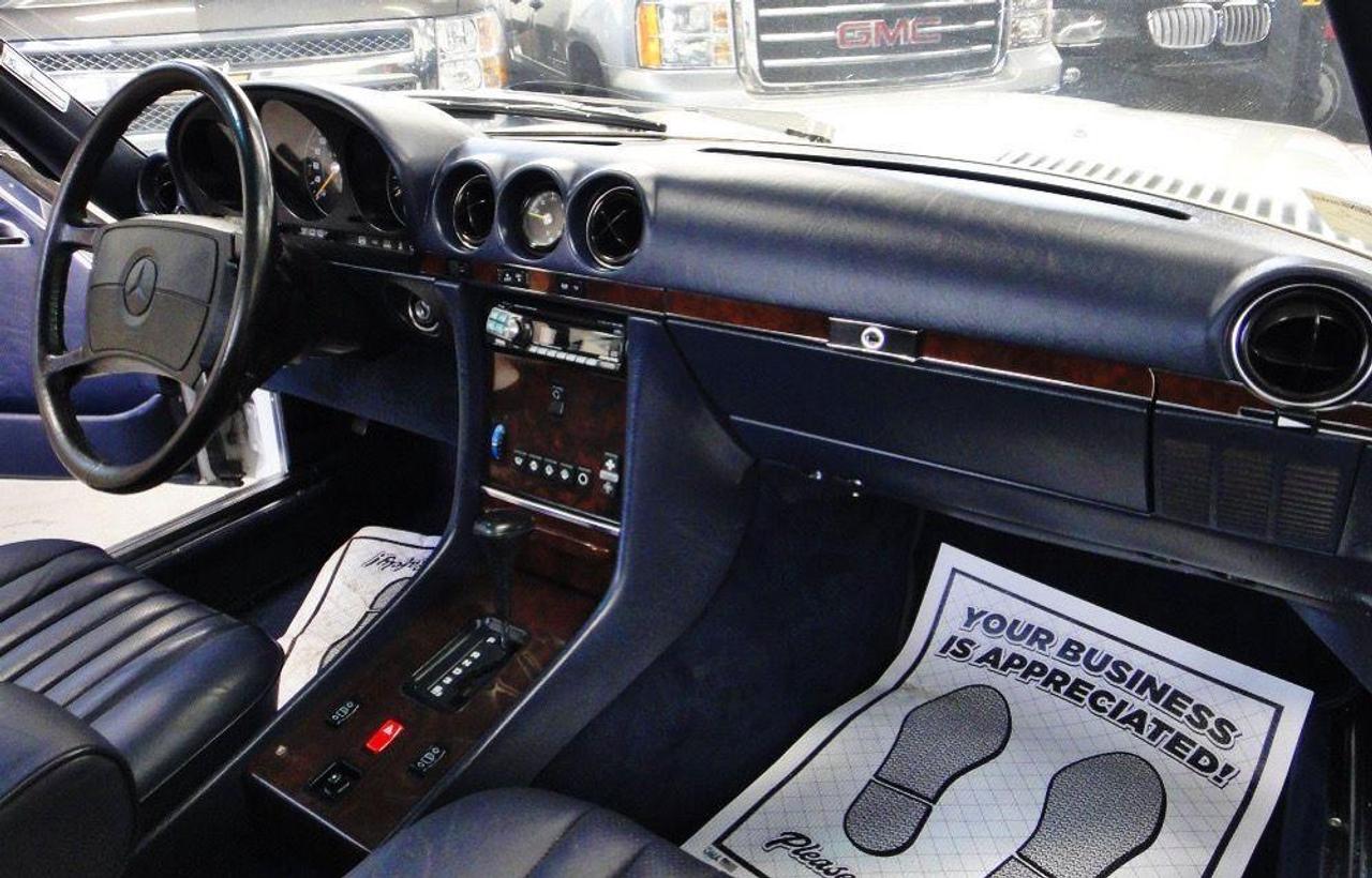 1988 Mercedes-Benz SL-Class SL 560. LOW KM, RUST FREE, MUST SEE Photo