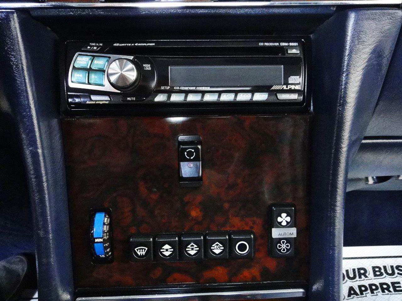 1988 Mercedes-Benz SL-Class SL 560. LOW KM, RUST FREE, MUST SEE Photo