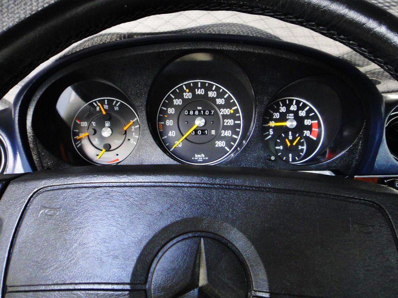 1988 Mercedes-Benz SL-Class SL 560. LOW KM, RUST FREE, MUST SEE Photo