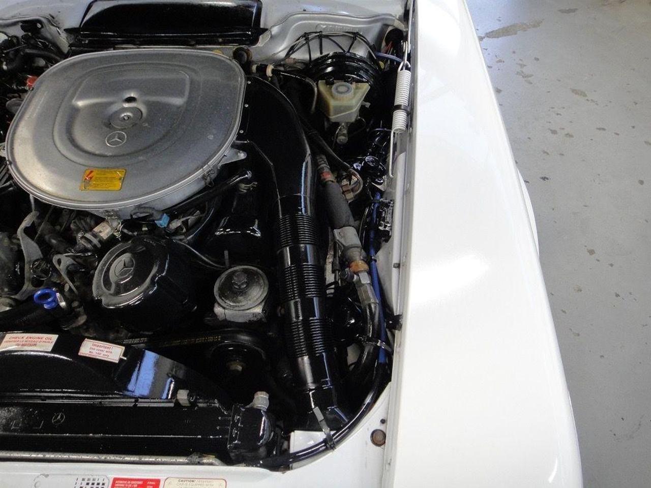 1988 Mercedes-Benz SL-Class SL 560. LOW KM, RUST FREE, MUST SEE Photo