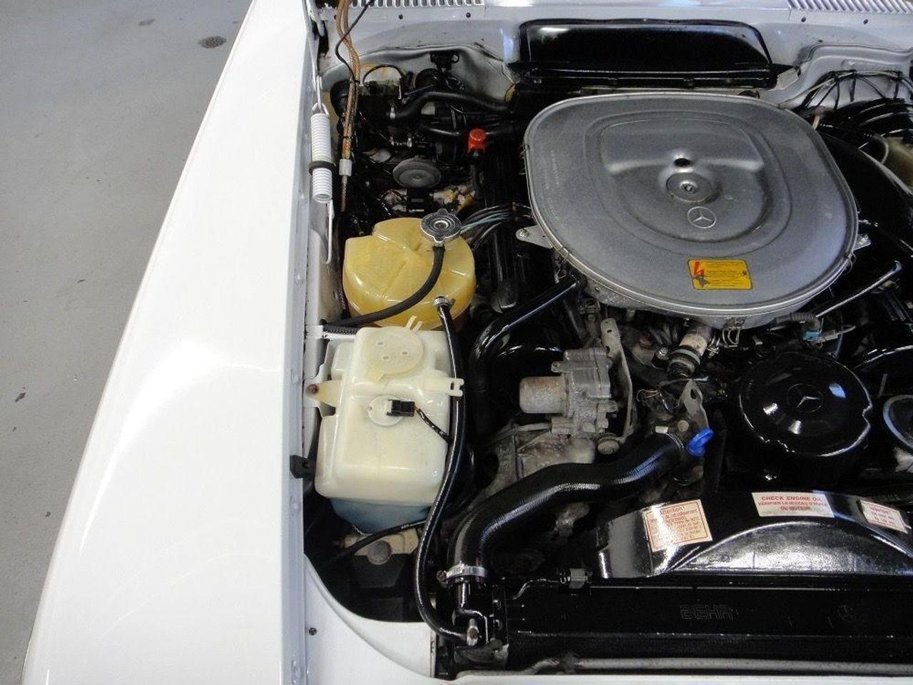 1988 Mercedes-Benz SL-Class SL 560. LOW KM, RUST FREE, MUST SEE Photo