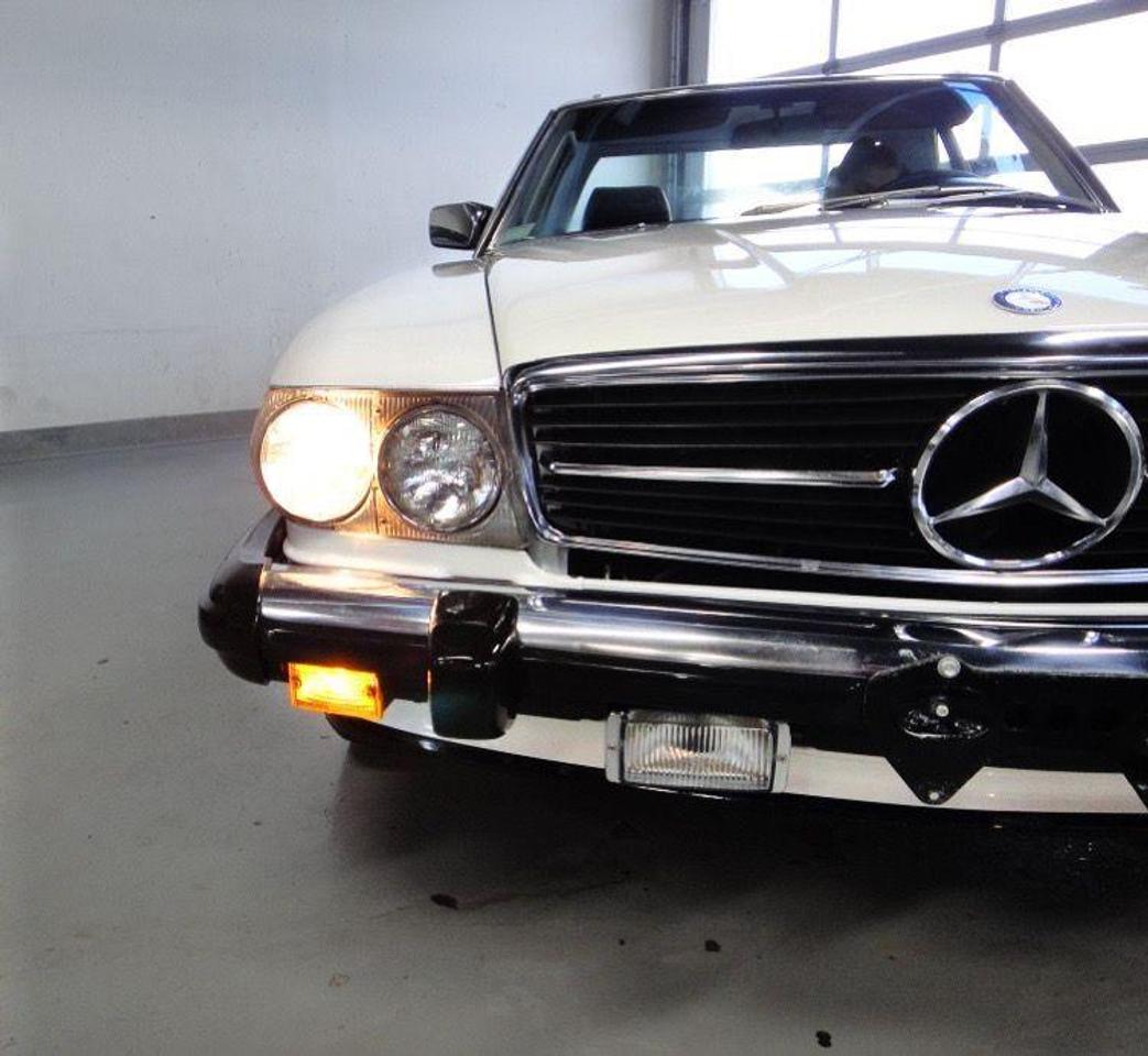 1988 Mercedes-Benz SL-Class SL 560. LOW KM, RUST FREE, MUST SEE Photo