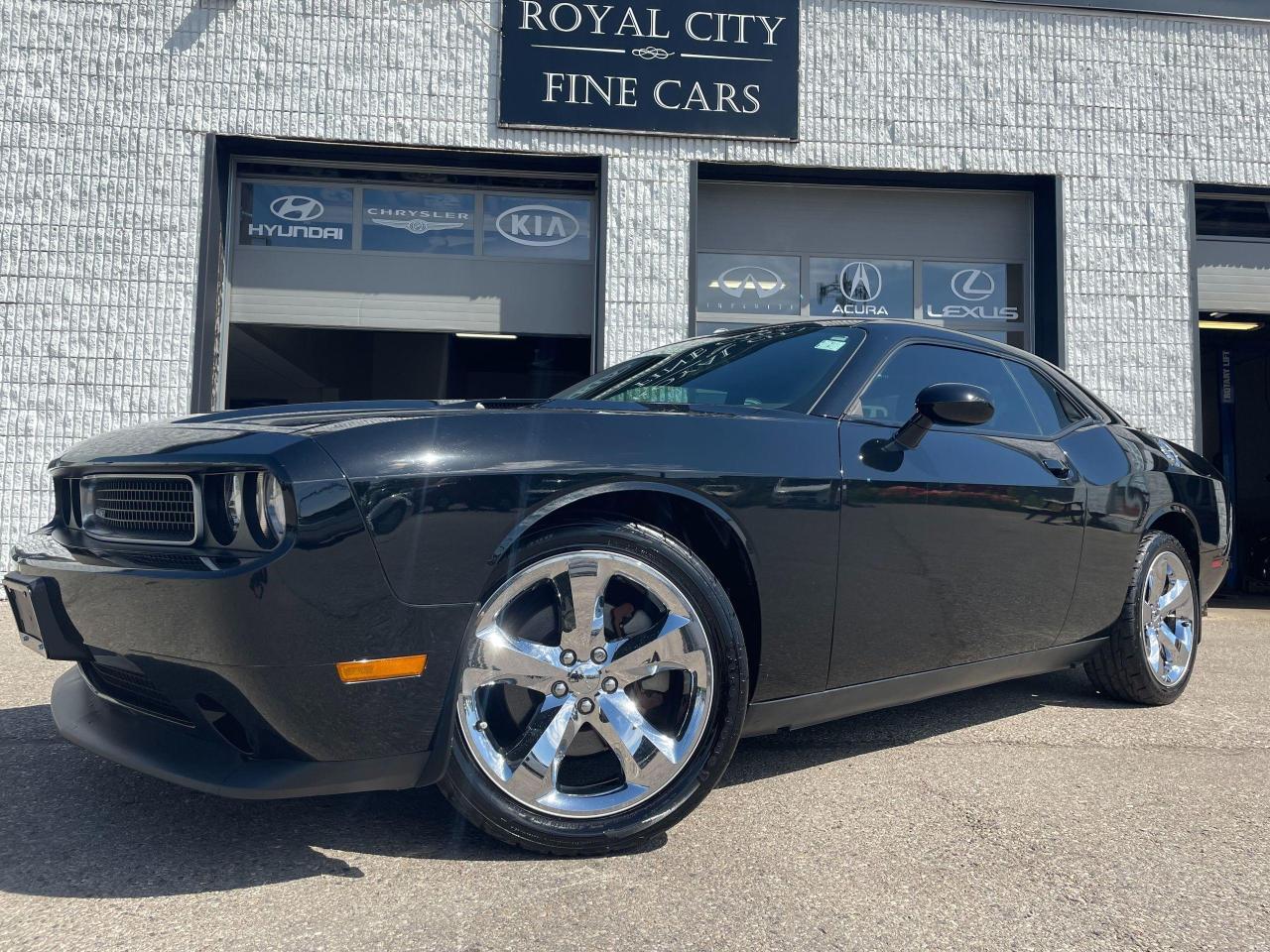 2014 Dodge Challenger SXT IMMACULATE CONDITION/ CHROME WHEELS