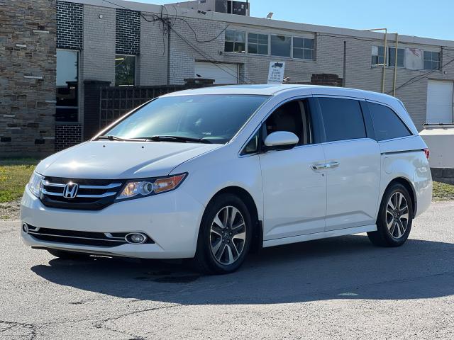 2015 Honda Odyssey Touring  Navigation/DVD/Sunroof/ 8 Pass
