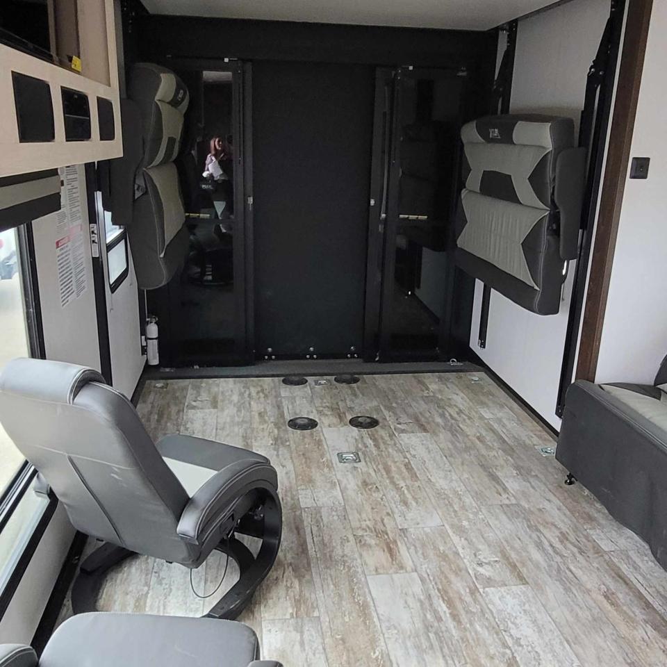 2022 Forest River XLF28DK5 TOY HAULER Photo5
