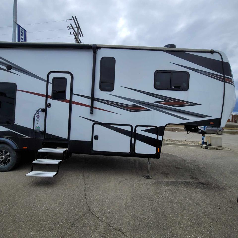 2022 Forest River XLF28DK5 TOY HAULER Photo5