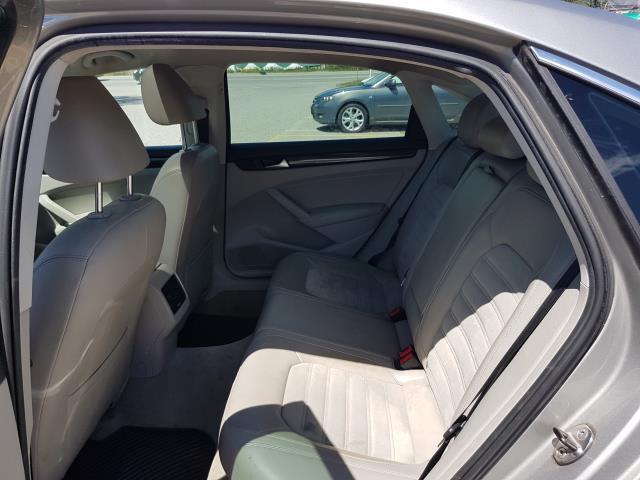 2013 Volkswagen Passat 2.0L TDI SE w/Sunroof & Nav - Photo #10