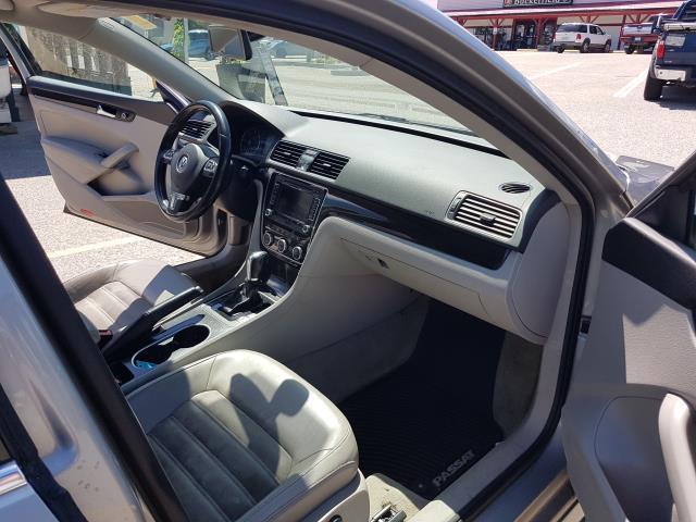 2013 Volkswagen Passat 2.0L TDI SE w/Sunroof & Nav - Photo #12