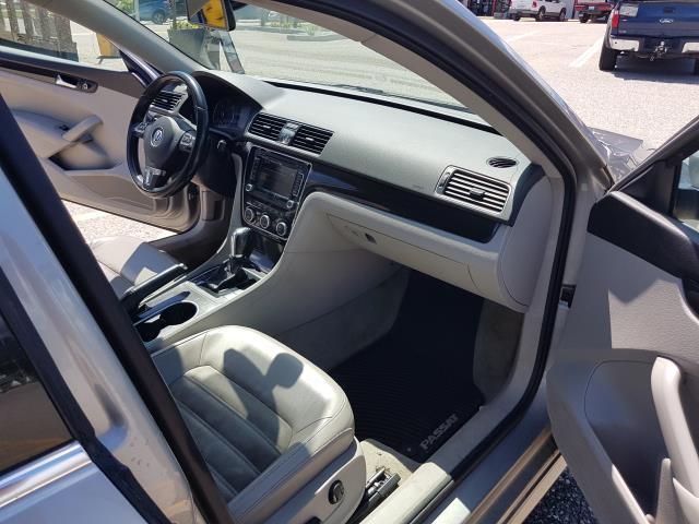 2013 Volkswagen Passat 2.0L TDI SE w/Sunroof & Nav - Photo #13