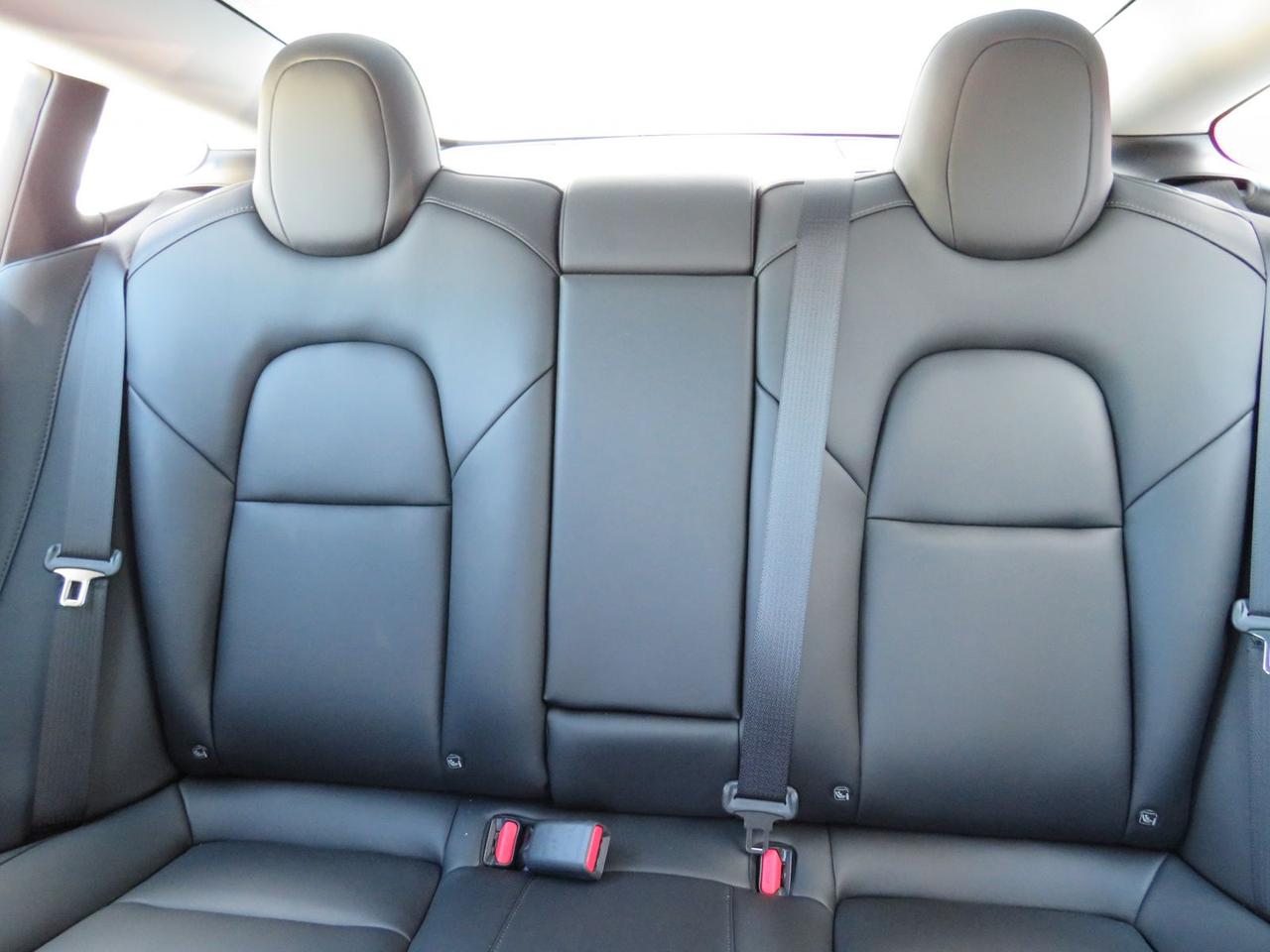 2022 Tesla Model 3 LONG RANGE (** ALLOY WHEELS** LEATHER SEATS** POWER DRIVERS/PASSENGER SEATS** AUTOPILOT** AWD**POWER HATCH** AUTO HEADLAMPS** BACKUP/SIDE CAMERAS**NAVIGATION**GLASS ROOF**) Photo