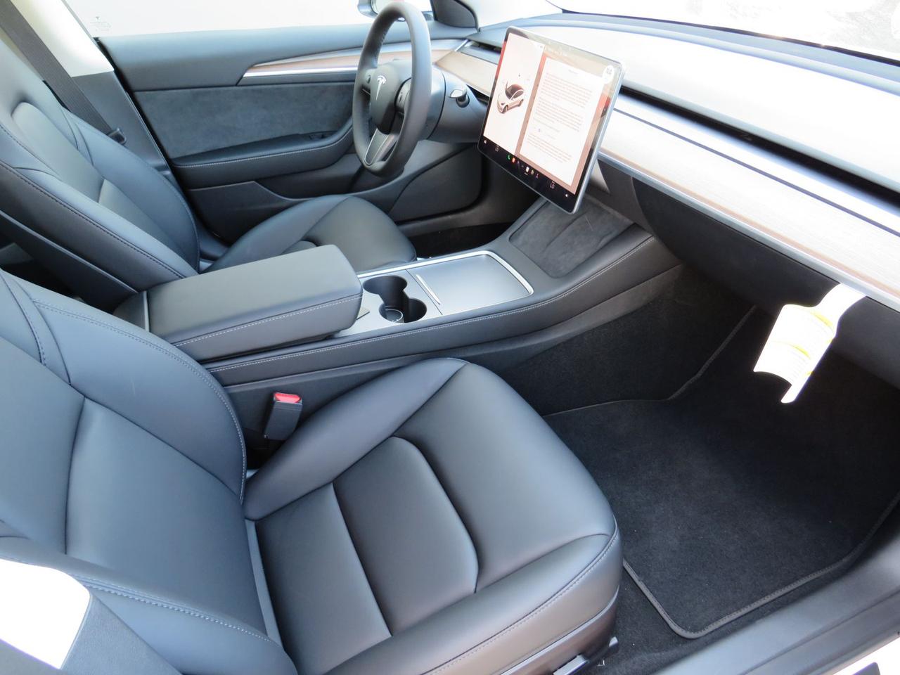 2022 Tesla Model 3 LONG RANGE (** ALLOY WHEELS** LEATHER SEATS** POWER DRIVERS/PASSENGER SEATS** AUTOPILOT** AWD**POWER HATCH** AUTO HEADLAMPS** BACKUP/SIDE CAMERAS**NAVIGATION**GLASS ROOF**) Photo