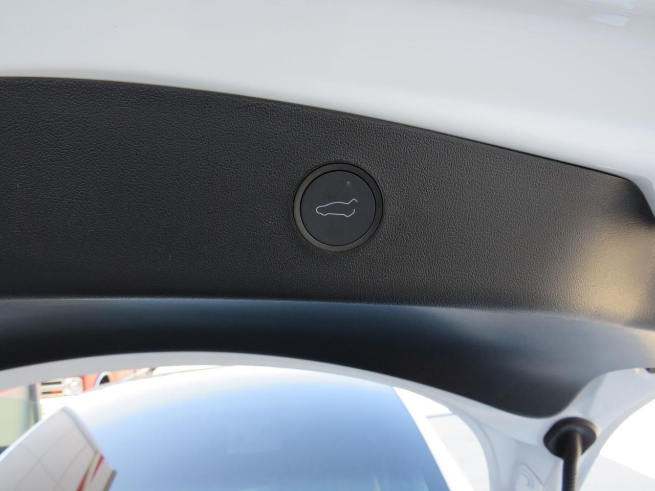 2022 Tesla Model 3 LONG RANGE (** ALLOY WHEELS** LEATHER SEATS** POWER DRIVERS/PASSENGER SEATS** AUTOPILOT** AWD**POWER HATCH** AUTO HEADLAMPS** BACKUP/SIDE CAMERAS**NAVIGATION**GLASS ROOF**) Photo