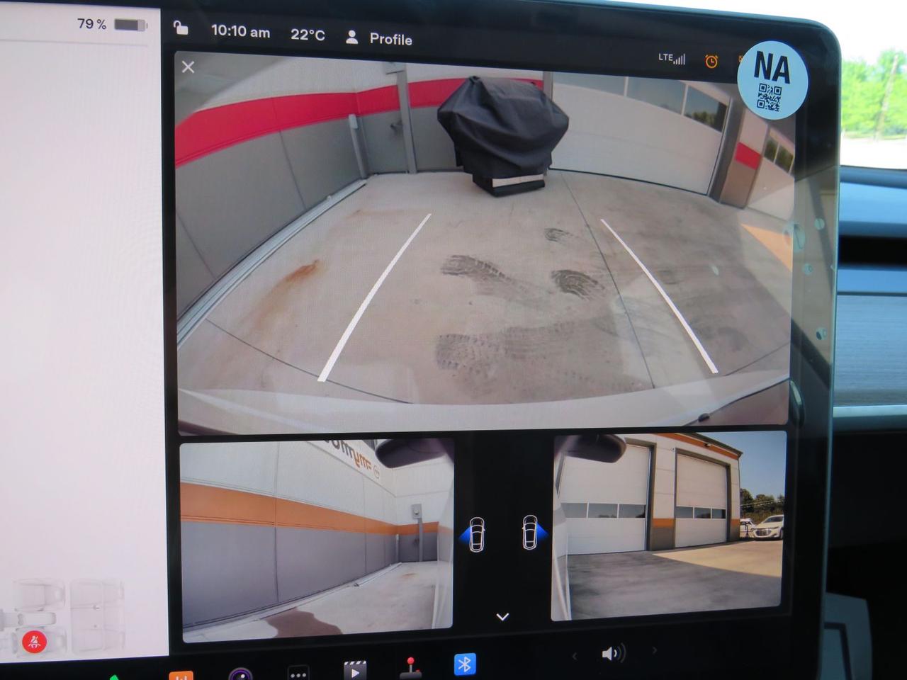 2022 Tesla Model 3 LONG RANGE (** ALLOY WHEELS** LEATHER SEATS** POWER DRIVERS/PASSENGER SEATS** AUTOPILOT** AWD**POWER HATCH** AUTO HEADLAMPS** BACKUP/SIDE CAMERAS**NAVIGATION**GLASS ROOF**) Photo