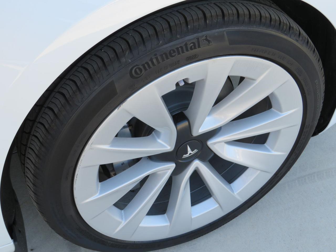 2022 Tesla Model 3 LONG RANGE (** ALLOY WHEELS** LEATHER SEATS** POWER DRIVERS/PASSENGER SEATS** AUTOPILOT** AWD**POWER HATCH** AUTO HEADLAMPS** BACKUP/SIDE CAMERAS**NAVIGATION**GLASS ROOF**) Photo