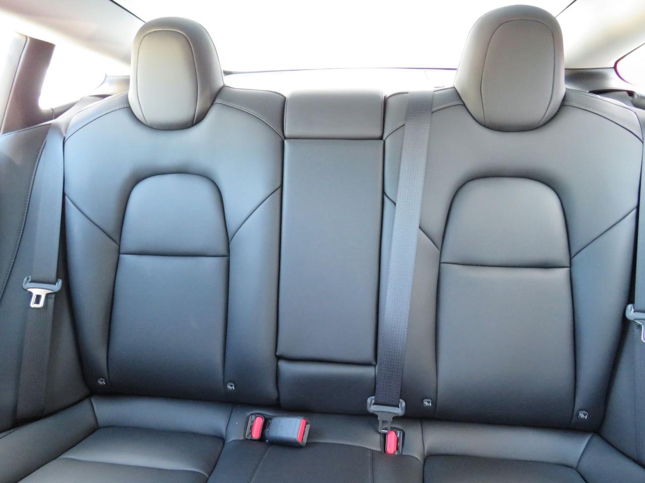 2022 Tesla Model 3 LONG RANGE (** ALLOY WHEELS** LEATHER SEATS** POWER DRIVERS/PASSENGER SEATS** AUTOPILOT** AWD**POWER HATCH** AUTO HEADLAMPS** BACKUP/SIDE CAMERAS**NAVIGATION**GLASS ROOF**) Photo