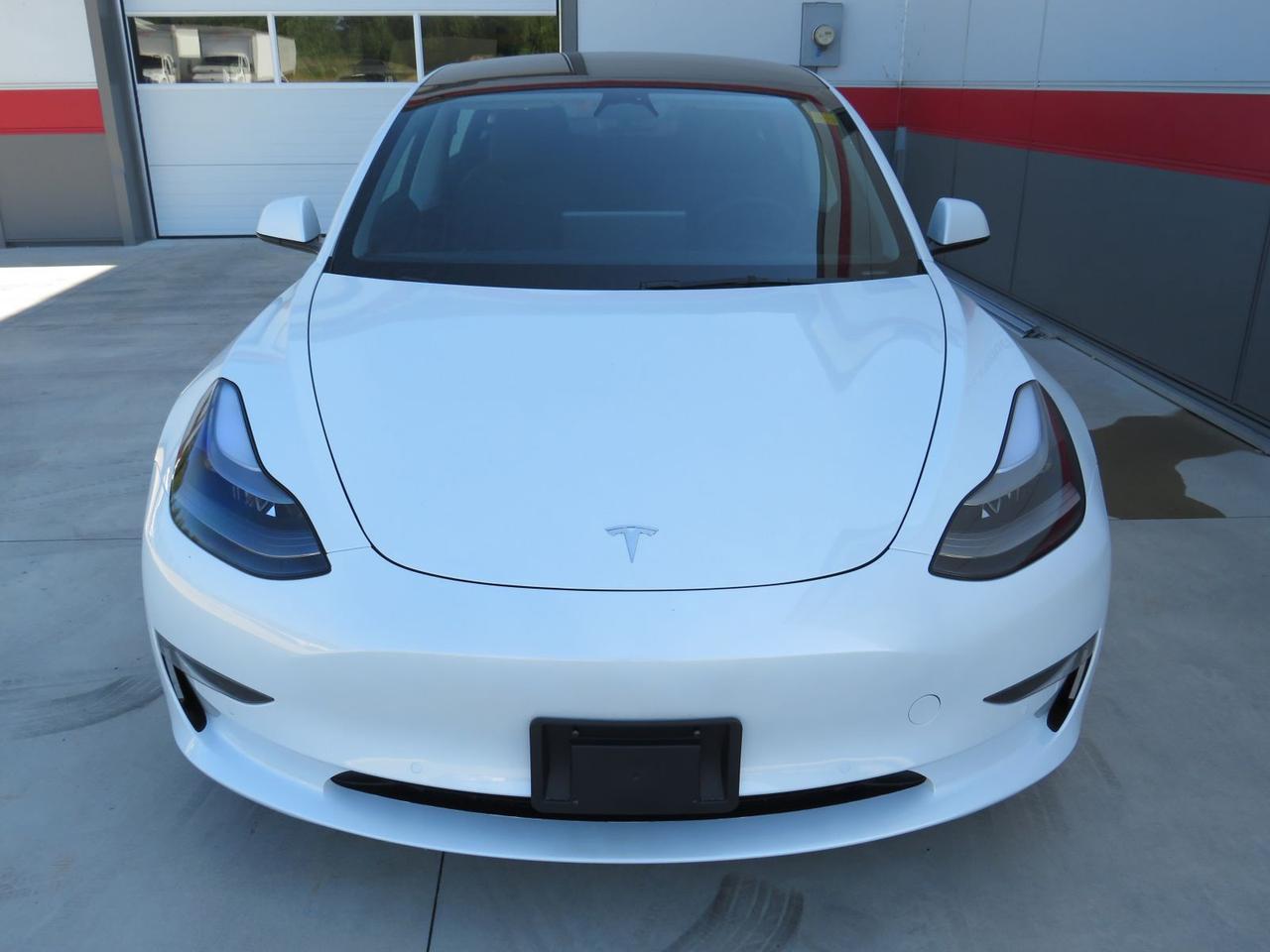 2022 Tesla Model 3 Long Range  |  Alloy Wheels |  Leather Seats |  Power Drivers/Passenger Seats |  Autopilot |  Awd | Power Hatch |  Auto Headlamps |  Backup/Side Cameras | Navigation | Glass Roof | Photo