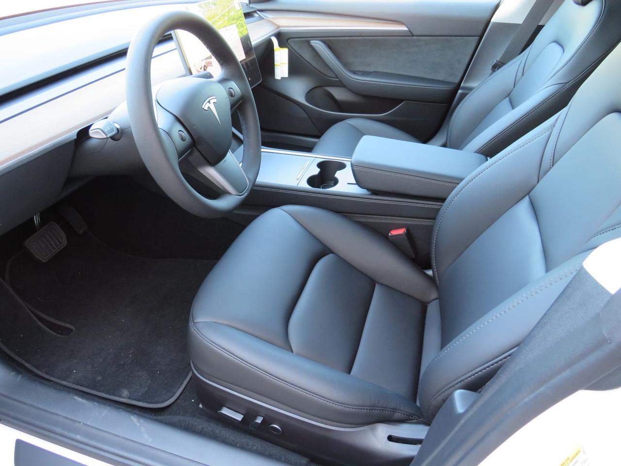 2022 Tesla Model 3 Long Range  |  Alloy Wheels |  Leather Seats |  Power Drivers/Passenger Seats |  Autopilot |  Awd | Power Hatch |  Auto Headlamps |  Backup/Side Cameras | Navigation | Glass Roof | Photo4