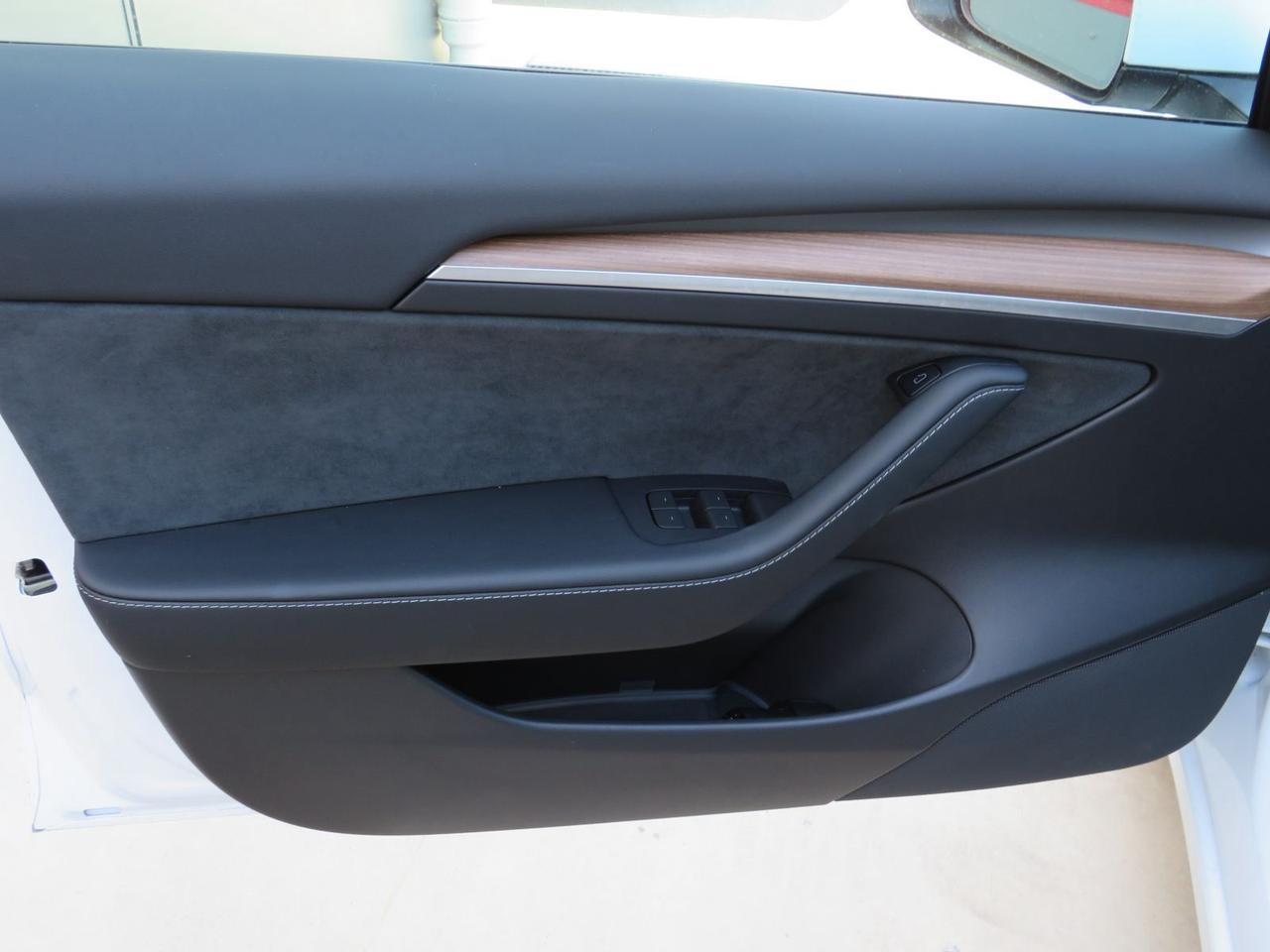 2022 Tesla Model 3 Long Range  |  Alloy Wheels |  Leather Seats |  Power Drivers/Passenger Seats |  Autopilot |  Awd | Power Hatch |  Auto Headlamps |  Backup/Side Cameras | Navigation | Glass Roof | Photo