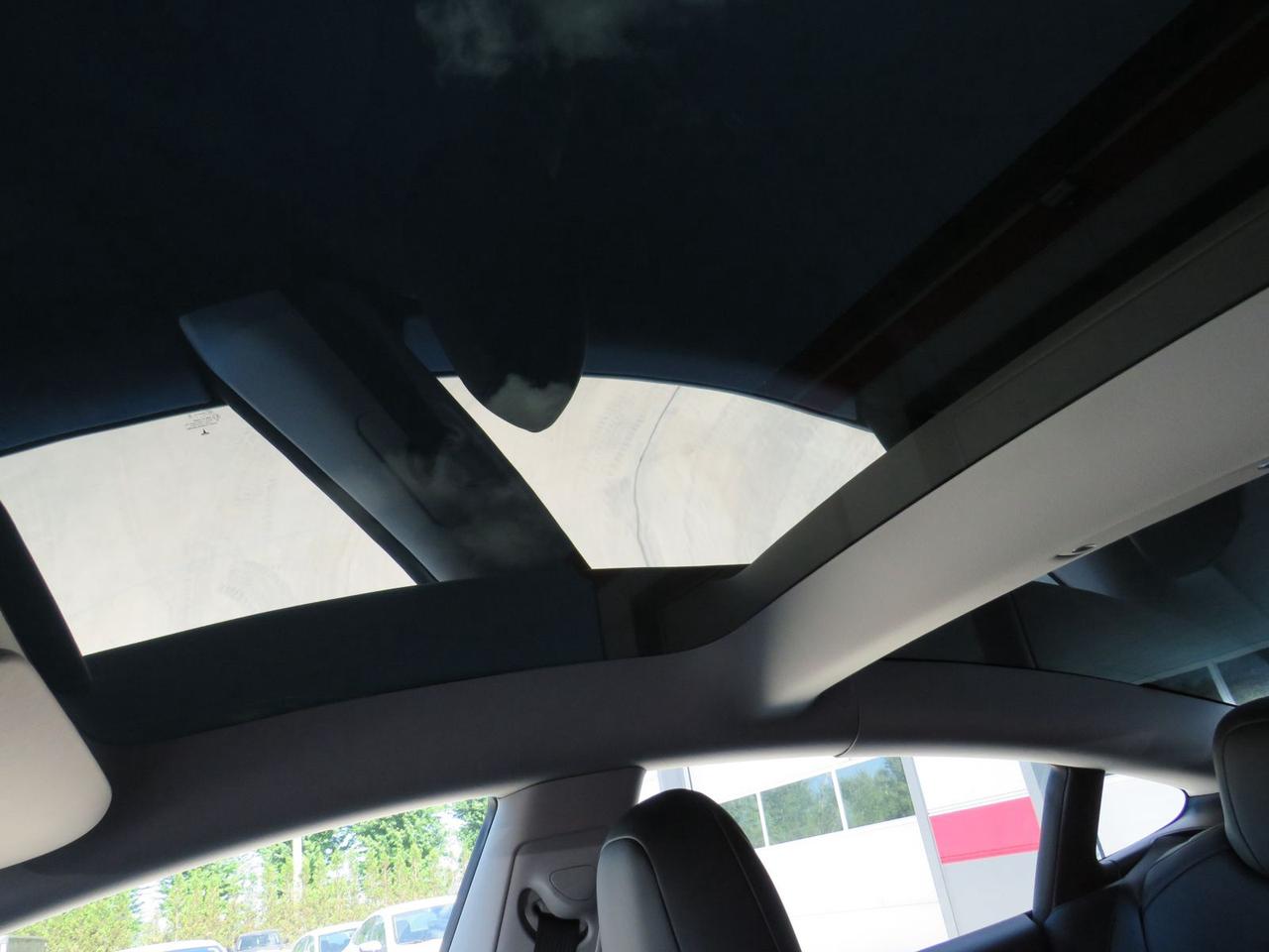 2022 Tesla Model 3 Long Range  |  Alloy Wheels |  Leather Seats |  Power Drivers/Passenger Seats |  Autopilot |  Awd | Power Hatch |  Auto Headlamps |  Backup/Side Cameras | Navigation | Glass Roof | Photo
