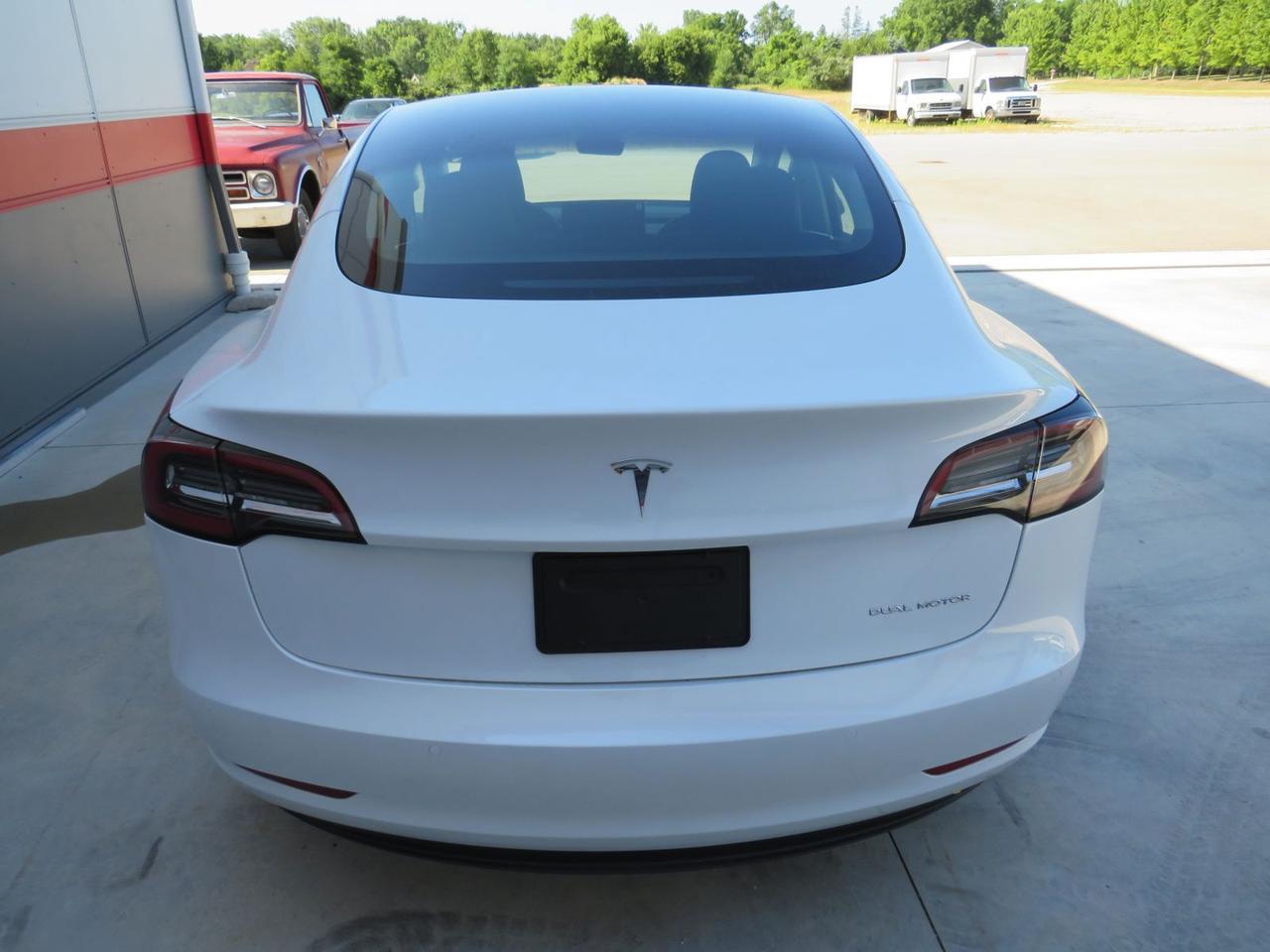 2022 Tesla Model 3 Long Range  |  Alloy Wheels |  Leather Seats |  Power Drivers/Passenger Seats |  Autopilot |  Awd | Power Hatch |  Auto Headlamps |  Backup/Side Cameras | Navigation | Glass Roof | Photo