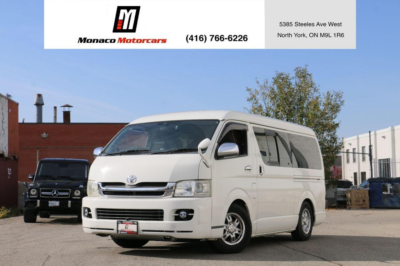 2004 Toyota Hiace  - Photo #1