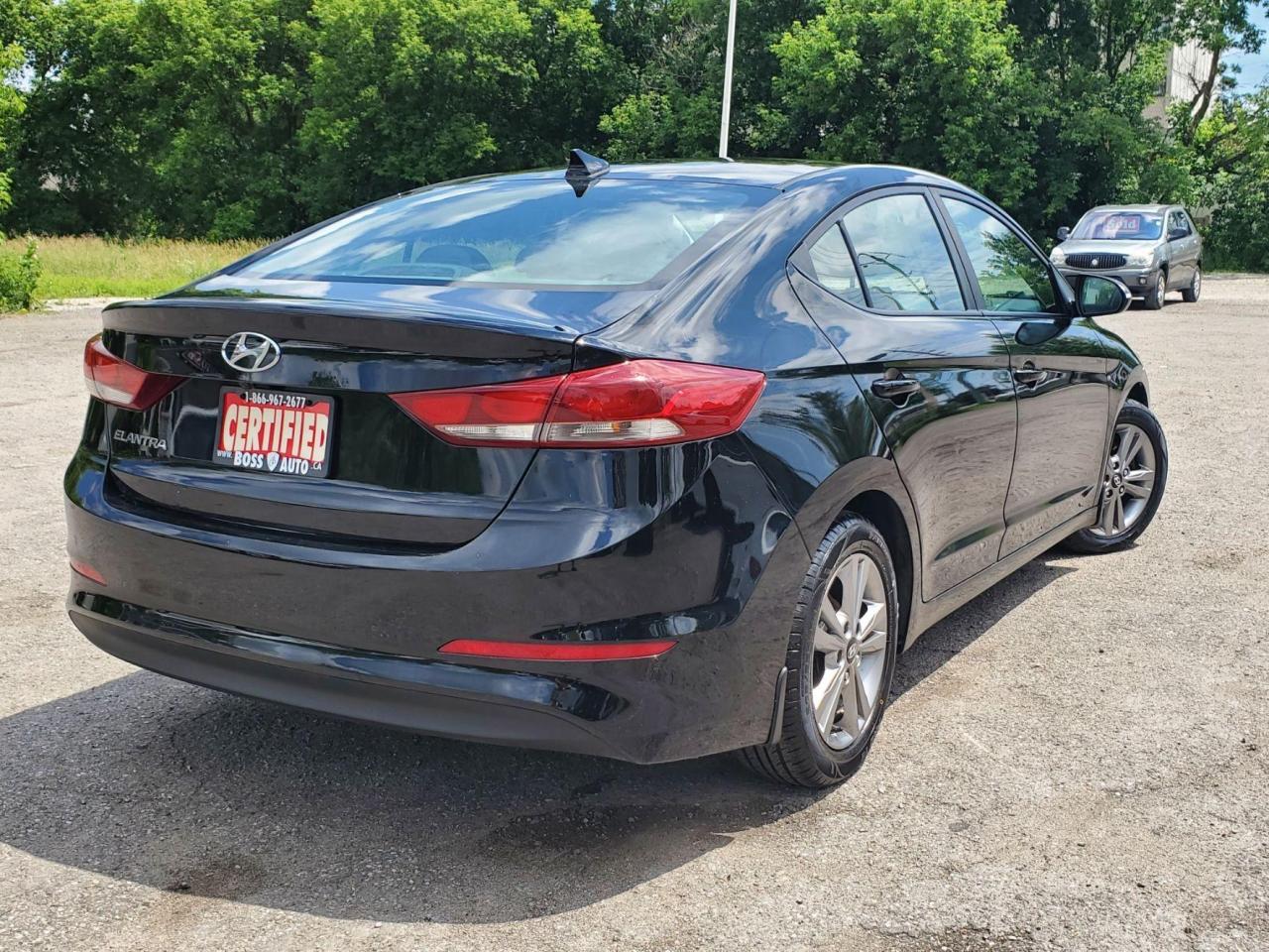 2017 Hyundai Elantra Limited Photo4