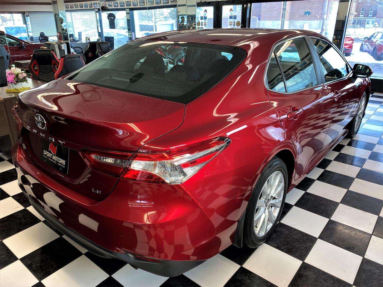 2018 Toyota Camry LE+Camera+Toyota Sense+AdaptiveCruise+CLEAN CARFAX Photo4