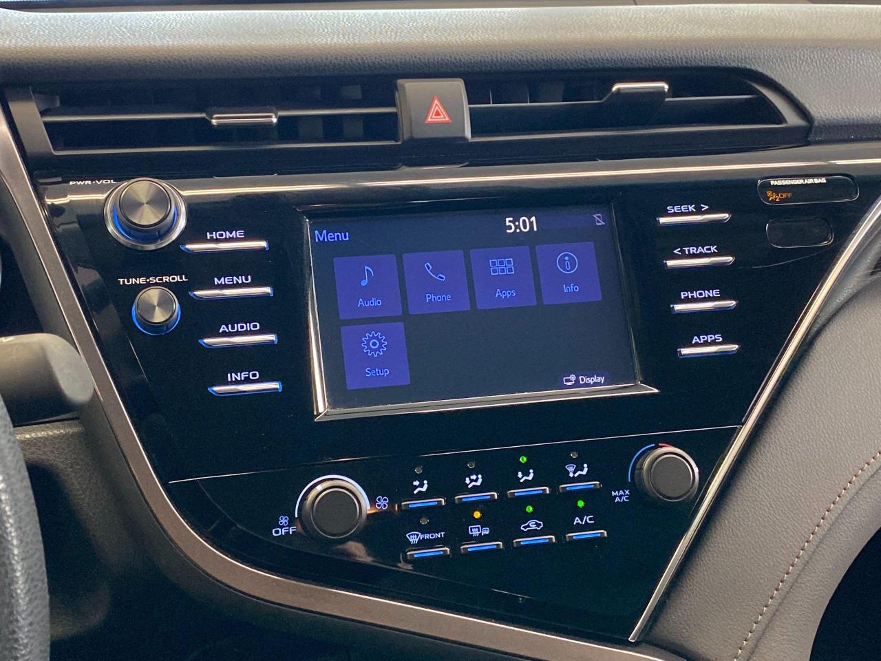 2018 Toyota Camry LE+Camera+Toyota Sense+AdaptiveCruise+CLEAN CARFAX Photo10