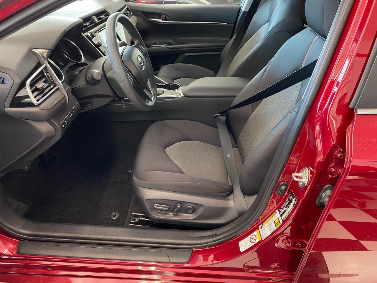 2018 Toyota Camry LE+Camera+Toyota Sense+AdaptiveCruise+CLEAN CARFAX Photo19