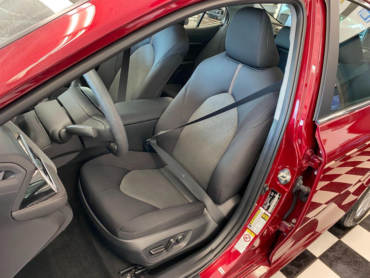 2018 Toyota Camry LE+Camera+Toyota Sense+AdaptiveCruise+CLEAN CARFAX Photo20