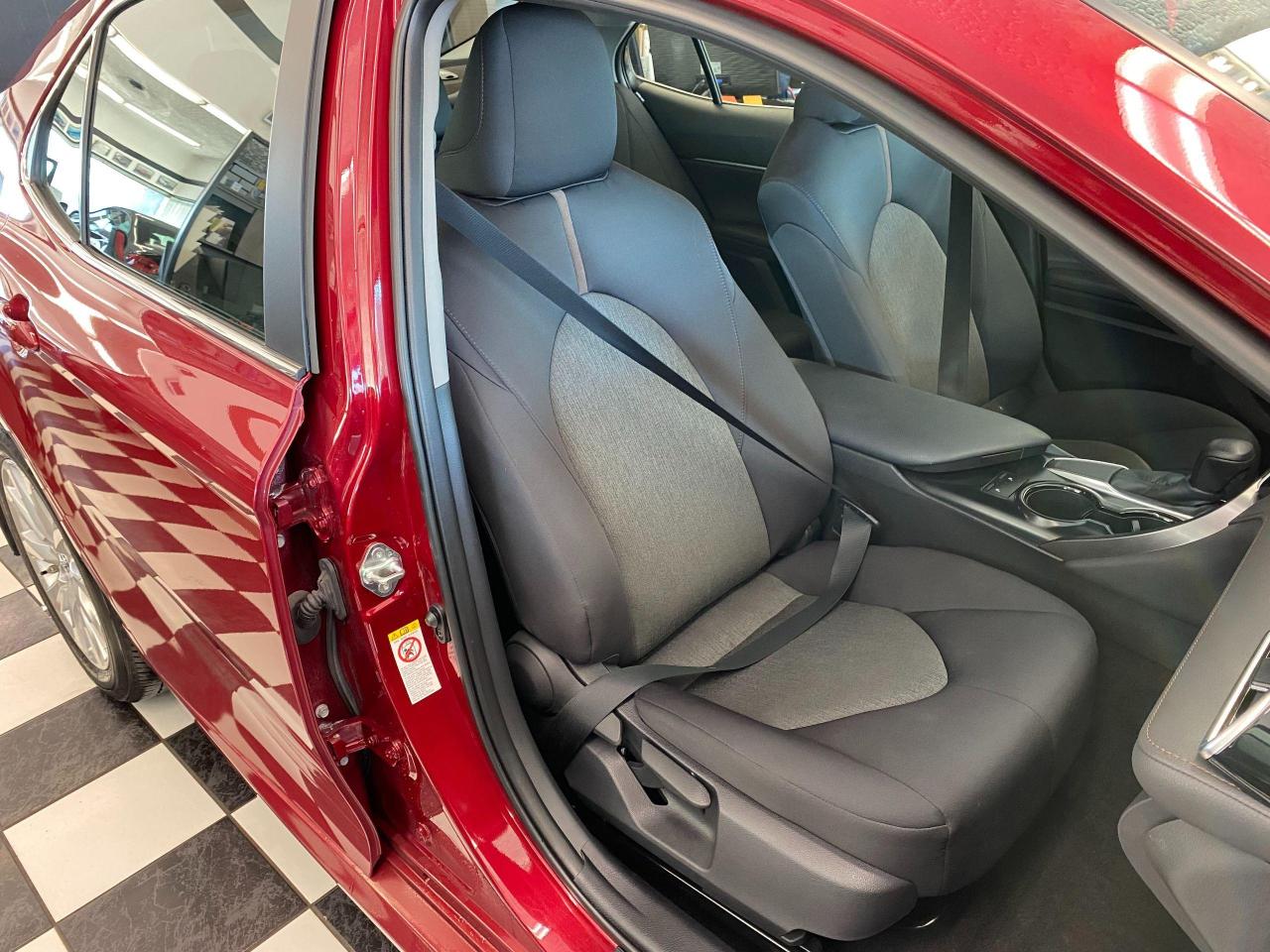2018 Toyota Camry LE+Camera+Toyota Sense+AdaptiveCruise+CLEAN CARFAX Photo23