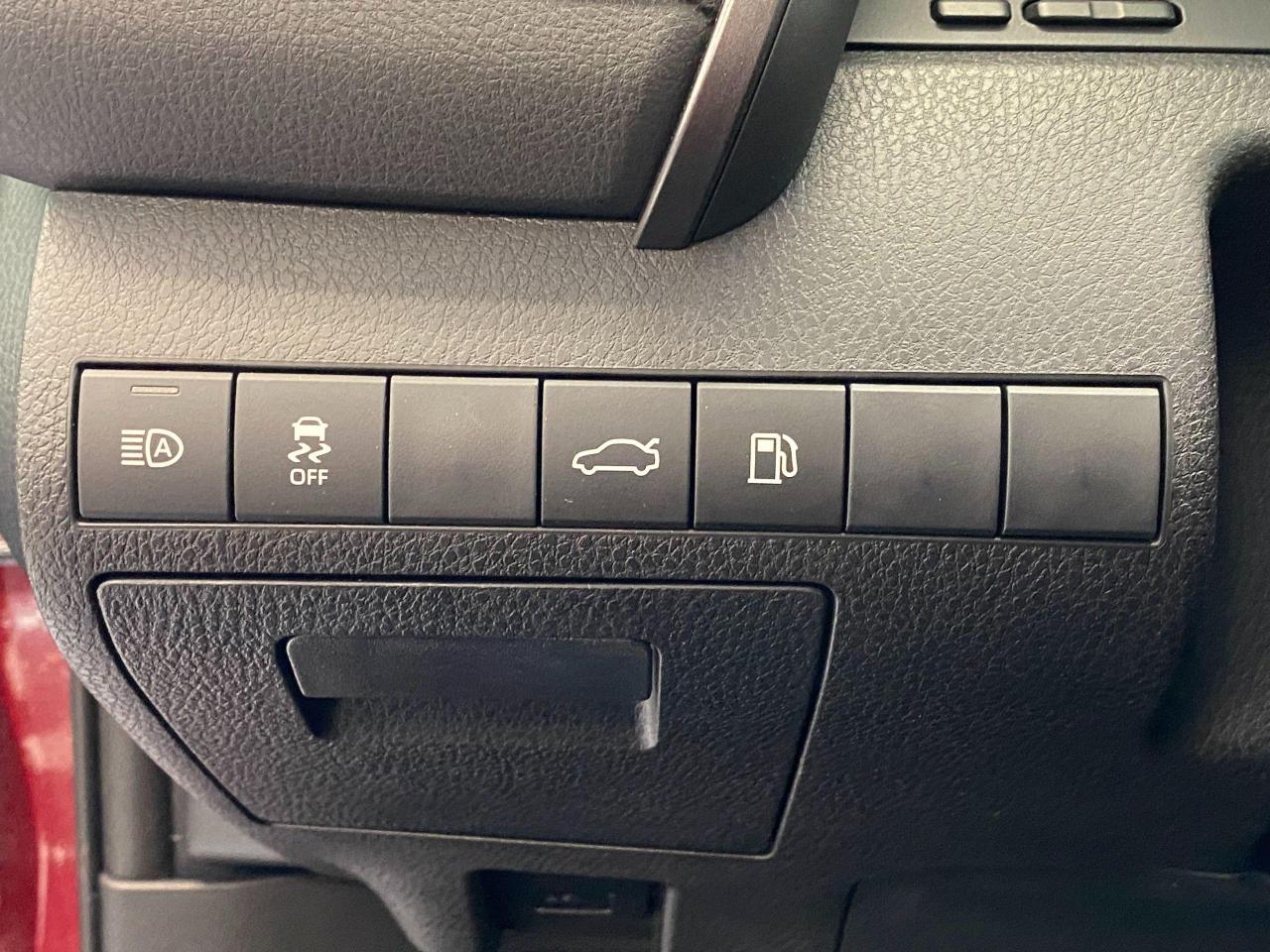 2018 Toyota Camry LE+Camera+Toyota Sense+AdaptiveCruise+CLEAN CARFAX Photo51