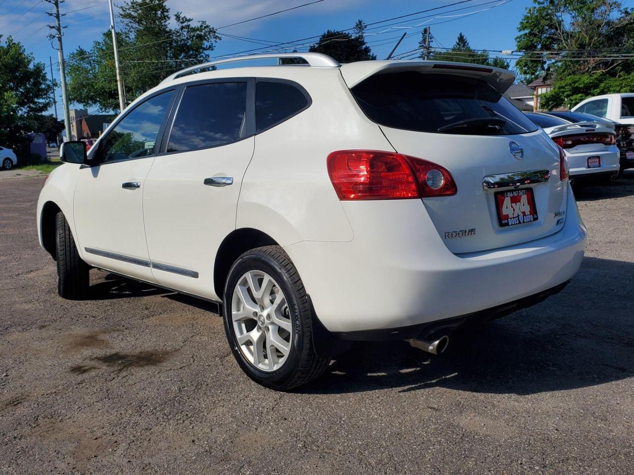 2012 Nissan Rogue SV AWD Photo2